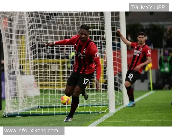 米兰队员莱奥托莫里单独训练普利西奇拉比奥特积极康复中